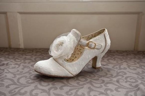 wedding photo - Ivory Vintage Lace Bridal Wedding Shoe