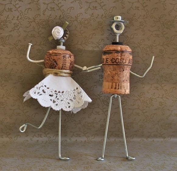 DIY Wire and Wine Cork Groom and Bride Cake Topper ♥ Unique Wedding Cake Topper 