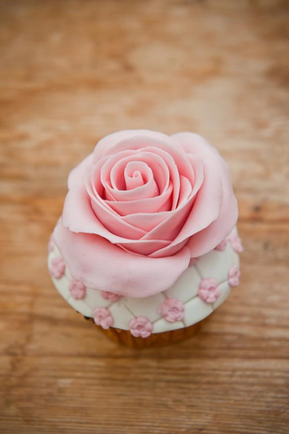 wedding photo - Pink Rose Blume Cupcake Zucker