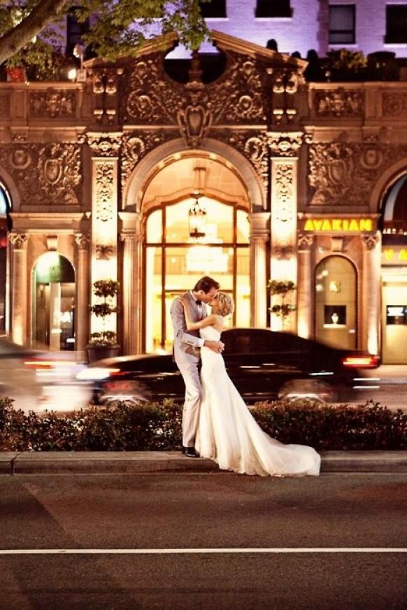 Professional Wedding Kiss Photography ♥ Romantic Wedding Kiss Photo 