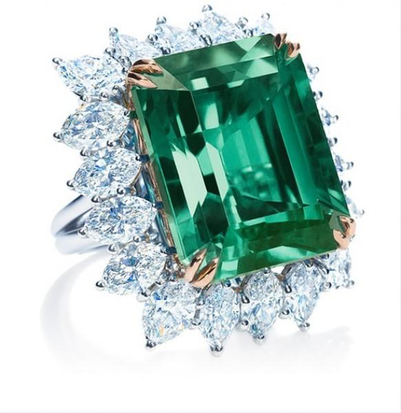 Emerald and Diamond Luxury Ring ♥ Gorgeous Harry Winston Diamond Ring 