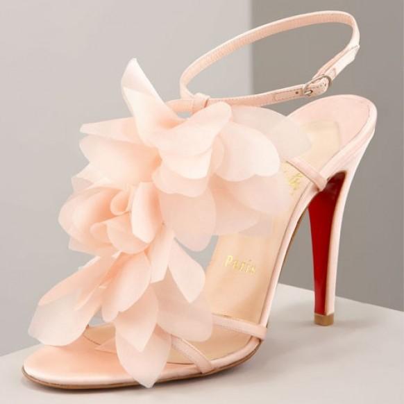 wedding photo - Chaussures Christian Louboutin mariage avec semelle rouge ♥ Wedding Chic et à la mode Hauts talons