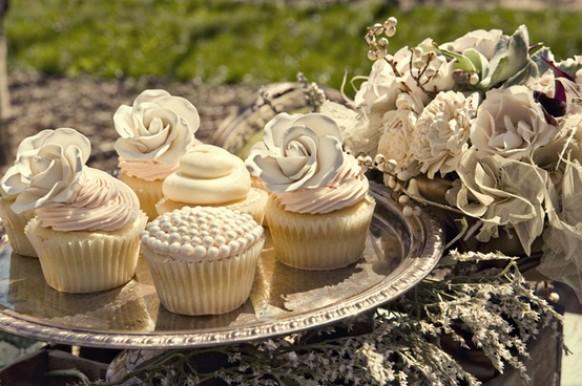 wedding photo - Vintage Wedding Cupcakes maison
