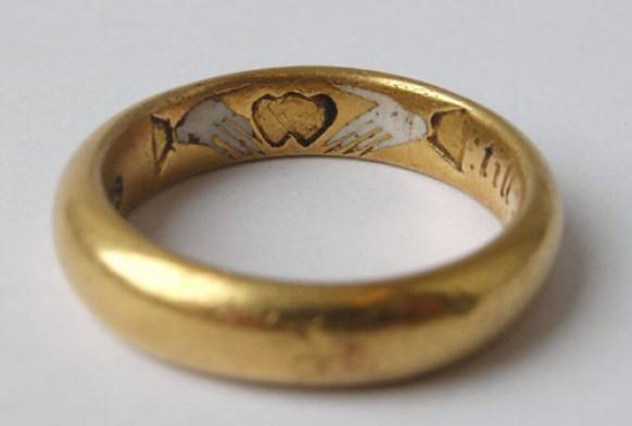 Weddbook - 17th century wedding ring with pictogram inscription