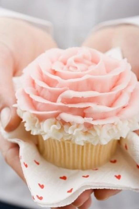 wedding photo - Special Wedding Cupcake Decorating