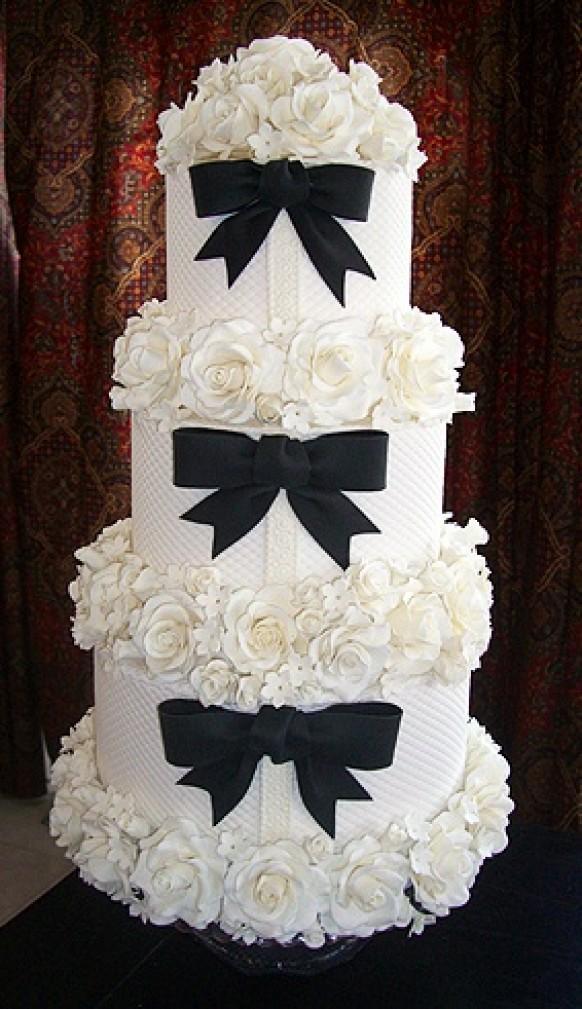 wedding photo - Fondant Wedding Cake ♥ Wedding Cake Design 