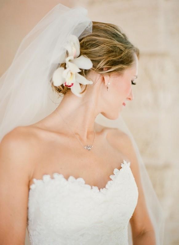 wedding photo - Simple Wedding HairStyles ♥ Wedding Updo Hairstyle and Simple Veil 