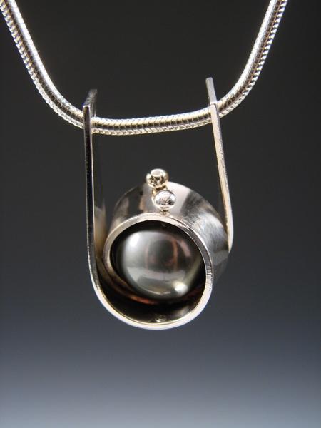 Hochzeit - Modern Silver & Pearl Necklace