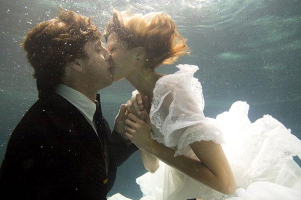 زفاف - underwater wedding photo