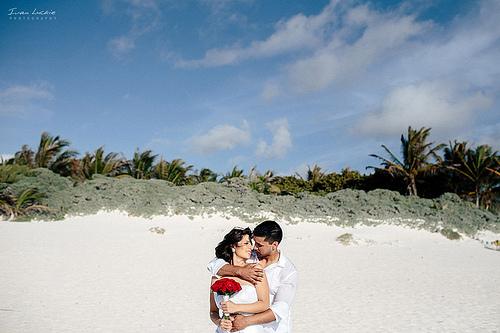 Свадьба - Vianey + Крис - Тулум Пляж Корзина платье - Luckie Фото