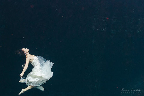 Hochzeit - Cenote Trash das Kleid Fotograf - Katrina & michael - Ivan Luckie Fotografie