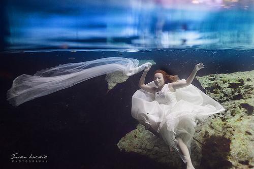 Hochzeit - Cenote Papierkorb das Kleid Fotograf - Carmen & Ivan-Ivan Luckie Fotografie