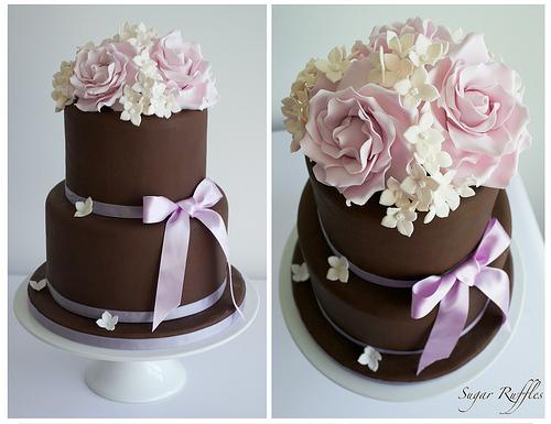 Свадьба - Chocolate Wedding Cake With Lilac Roses And Hydrangea