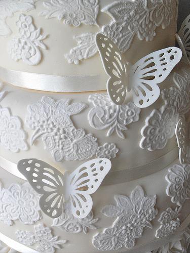 Hochzeit - Schmetterlings-Spitze-Hochzeitstorte-Detail