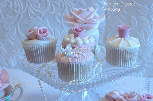 Hochzeit - Perlen und Spitze Cupcakes