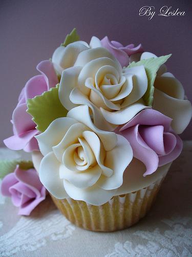 Hochzeit - Rose Garden Cupcake
