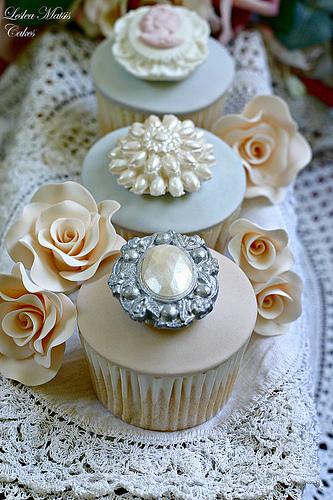 Hochzeit - Brosche Cupcakes