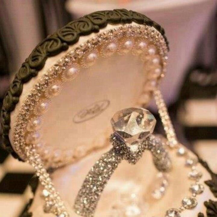Hochzeit - Stylish wedding ring by Julia S.