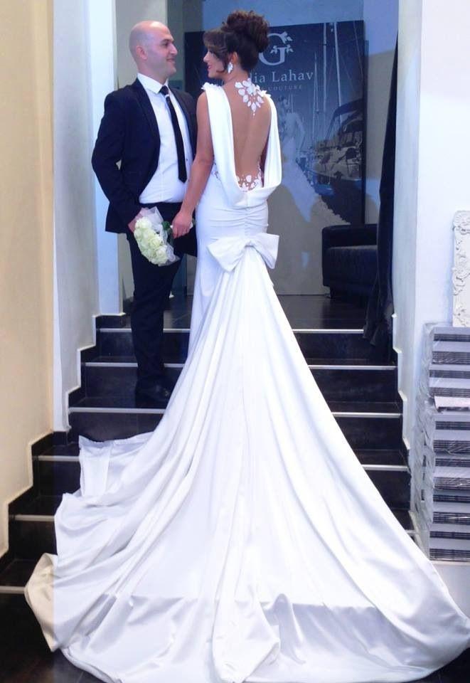 زفاف - Simple white wedding gown with a bow