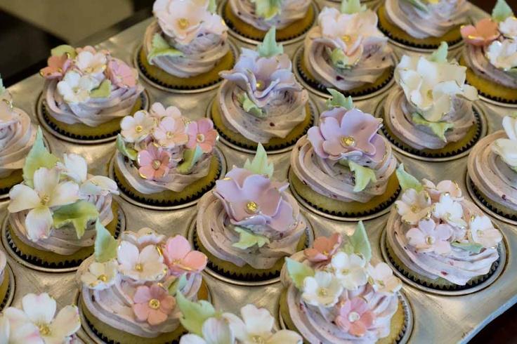 Hochzeit - More Floral Cupcakes 