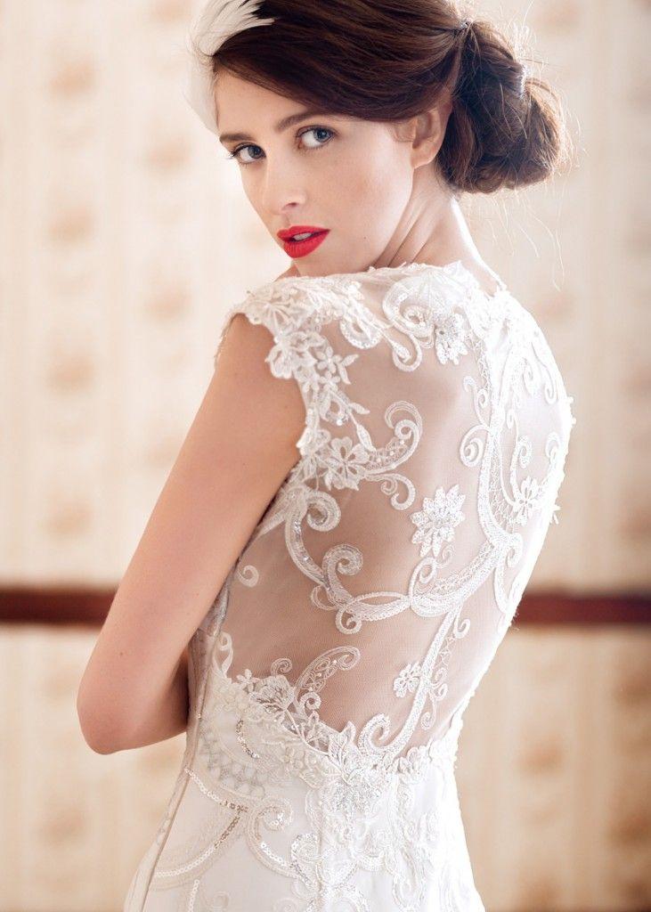 زفاف - White wedding dress with cup shaped floral sleeves