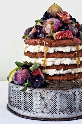 Hochzeit - Fig Wedding Cake. Dark And Dreamy 