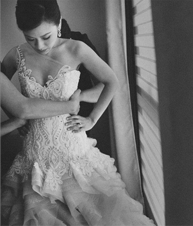 Wedding - Sophisticated wedding gown by Veluz Reyes
