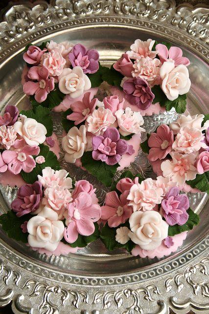 Hochzeit - Floral Cupcakes