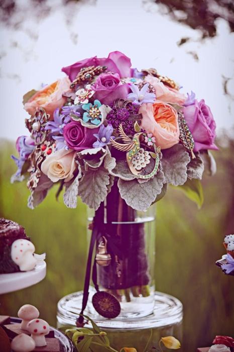 زفاف - باقة ملونة بروش