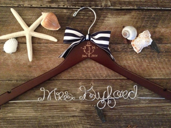 Hochzeit - ANCHOR Wedding Hanger / Nautical Bridal Hanger / Beach Bride Hanger / Nautical Wedding / Personalized Wedding Dress Hanger / Engraved Hanger - New