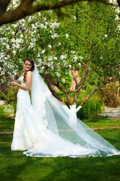 Hochzeit - Lace Long Wedding Dress with Puddle Traine - Yana - New