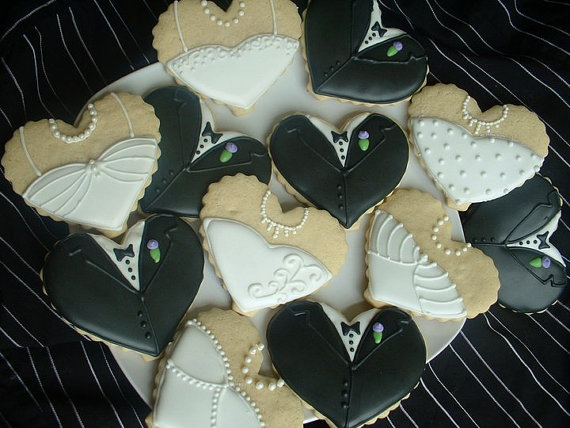 Свадьба - Wedding Cookies - Bride and Groom Heart cookies - 1 dozen - New