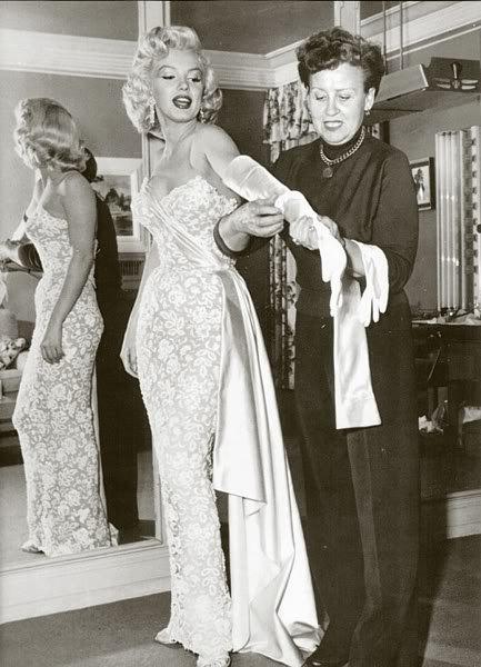 زفاف - Marilyn Monroes White Silk Satin and Alencon Beaded Lace Dress Formal Wiggle Wedding Gown and Train - New