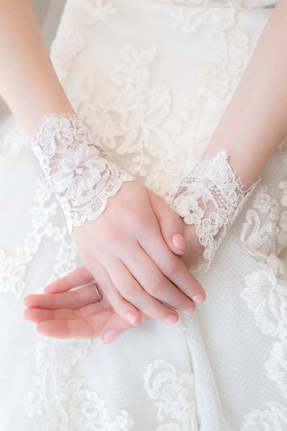 زفاف - Genuine French Alencon Lace Wedding Fingerless Gloves