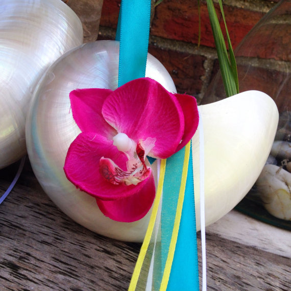 Hochzeit - Pearl Nautilus Shell Flower Girl Basket