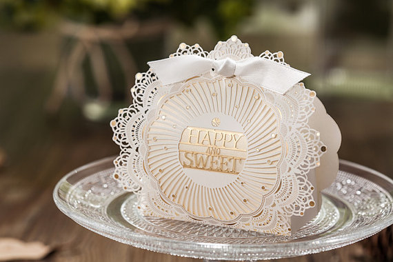 Mariage - Gold and lace laser cut Favors