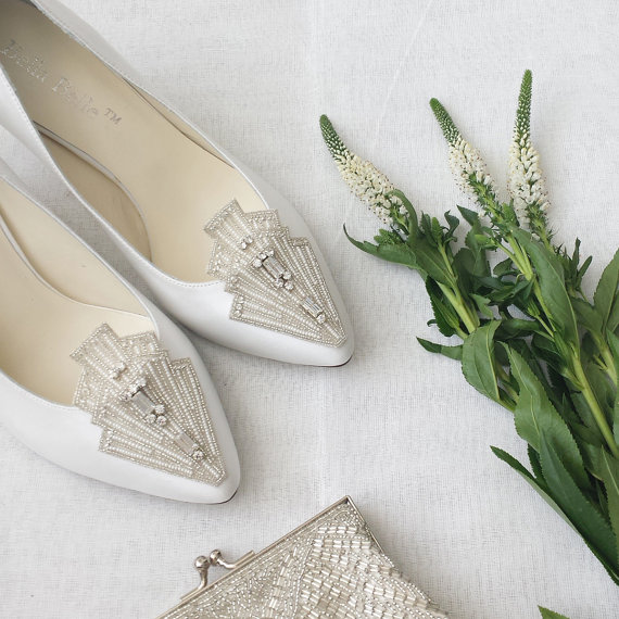 زفاف - Art Deco White or Ivory Wedding Shoes Flapper 20s Crystals and Pearls Embellishment Kitten Heel Silk Satin Bridal Shoes - New