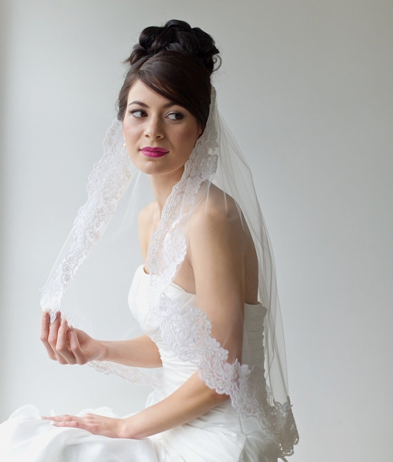 Свадьба - Bridal Veil, Traditional Veil, Wedding Veil, Lace Edge Veil, Wedding Hair Accessory, Illusion Veil - New