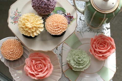 Hochzeit - Special Wedding Cupcake Decorating