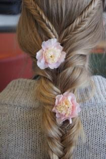 wedding photo - Fish Tail Braid Wedding Hairstyle with Flowers ♥ Lovely Wedding Hairstyles for Long Hair 