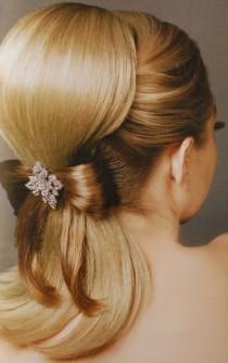 wedding photo -  Shimmering small rhinestone hair clip