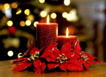wedding photo - Centres de table de Noël rouges ♥ Centres de table de mariage avec bougies et Poinsettia