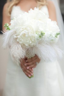 wedding photo - White Ostrich Feathers and Flowers Wedding Bouquet