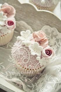 wedding photo - Lace Cupcakes