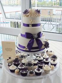 wedding photo - Violet & Ivory gâteau de mariage