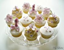 wedding photo - Petits gâteaux roses et crème!