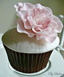wedding photo - Pink Open Rose Cupcake