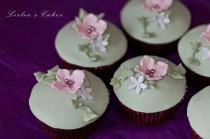 wedding photo - Hydrangea Cupcakes