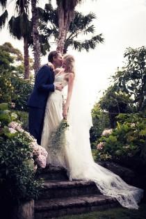 wedding photo - Romantic wedding photo shoot in lush green garden