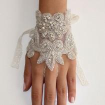 wedding photo - Bridal gloves decorated with crystals and rhinestones